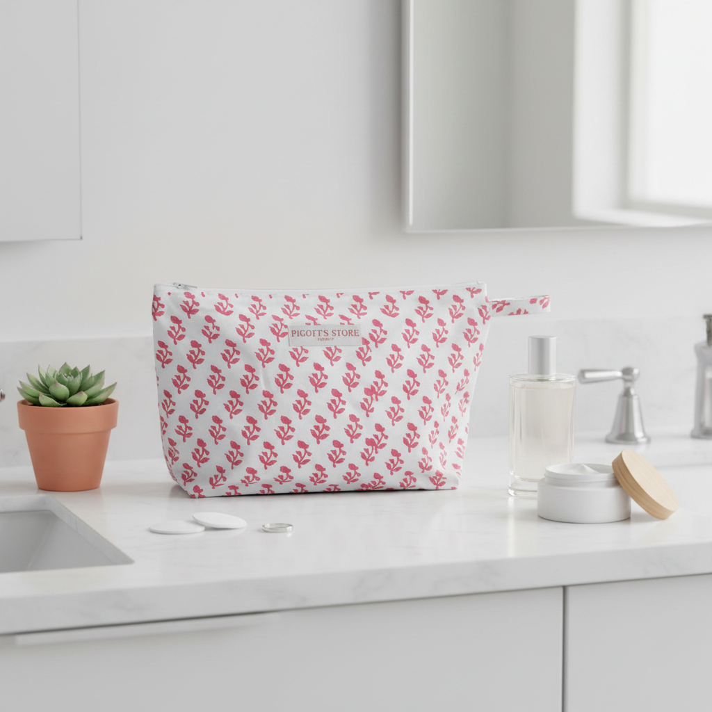 Medium Wash Bag - Small Tree